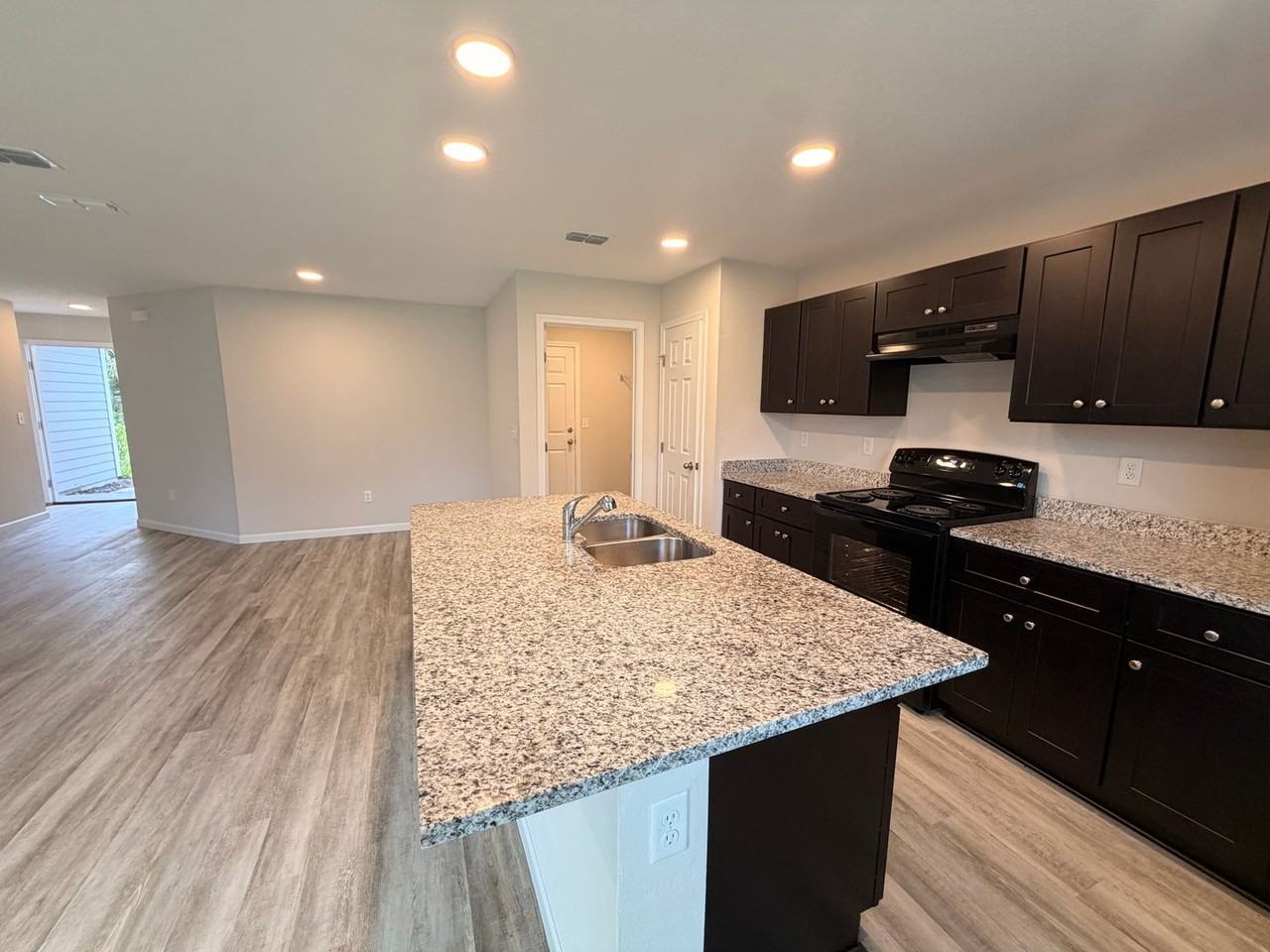 8131 Oklahoma St - Photo 2 of 14