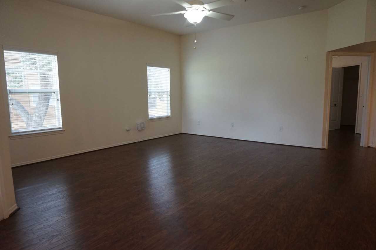 400 Summit Ridge Pl #204 - Photo 3 of 14