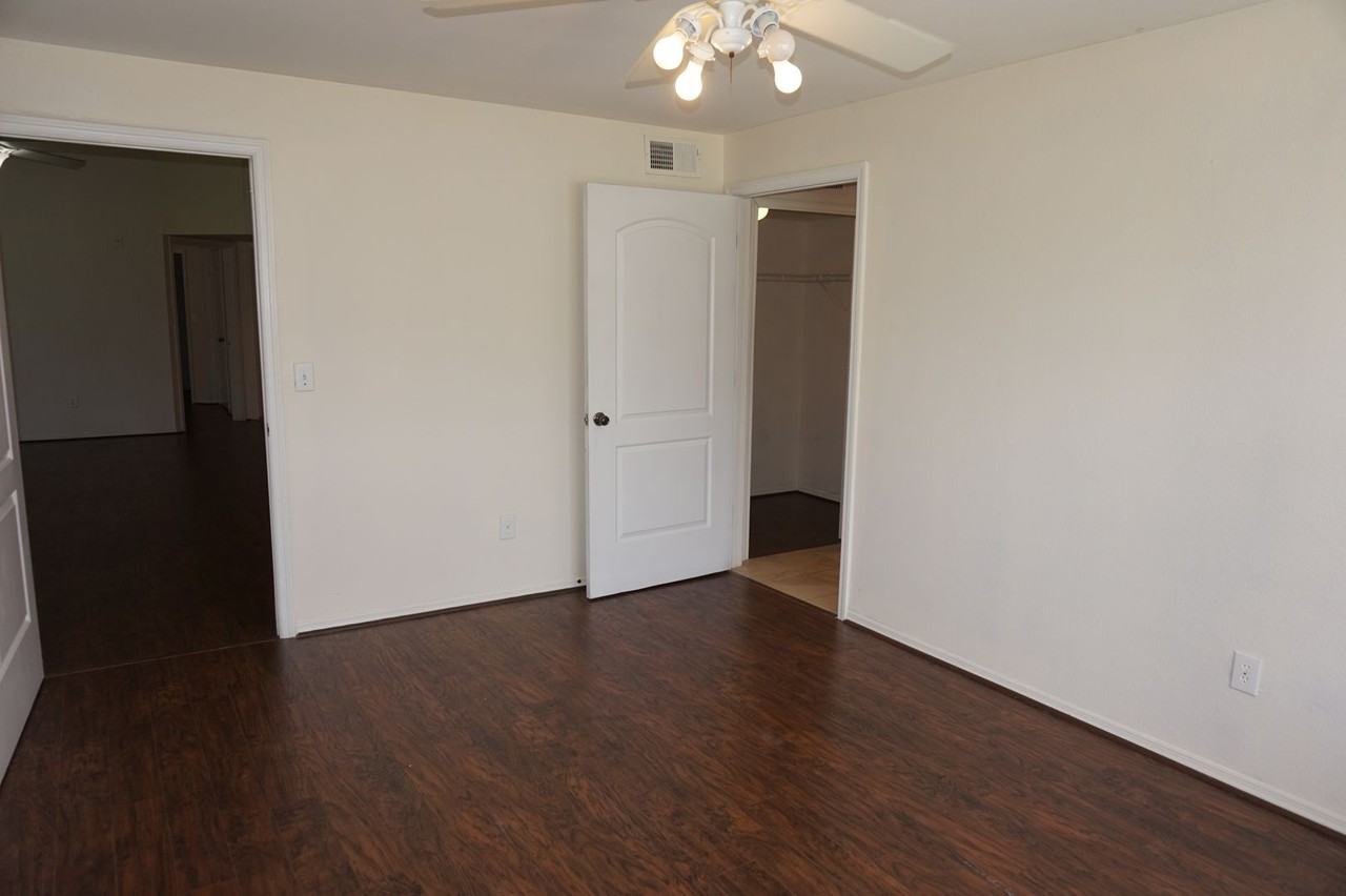 400 Summit Ridge Pl #204 - Photo 4 of 14