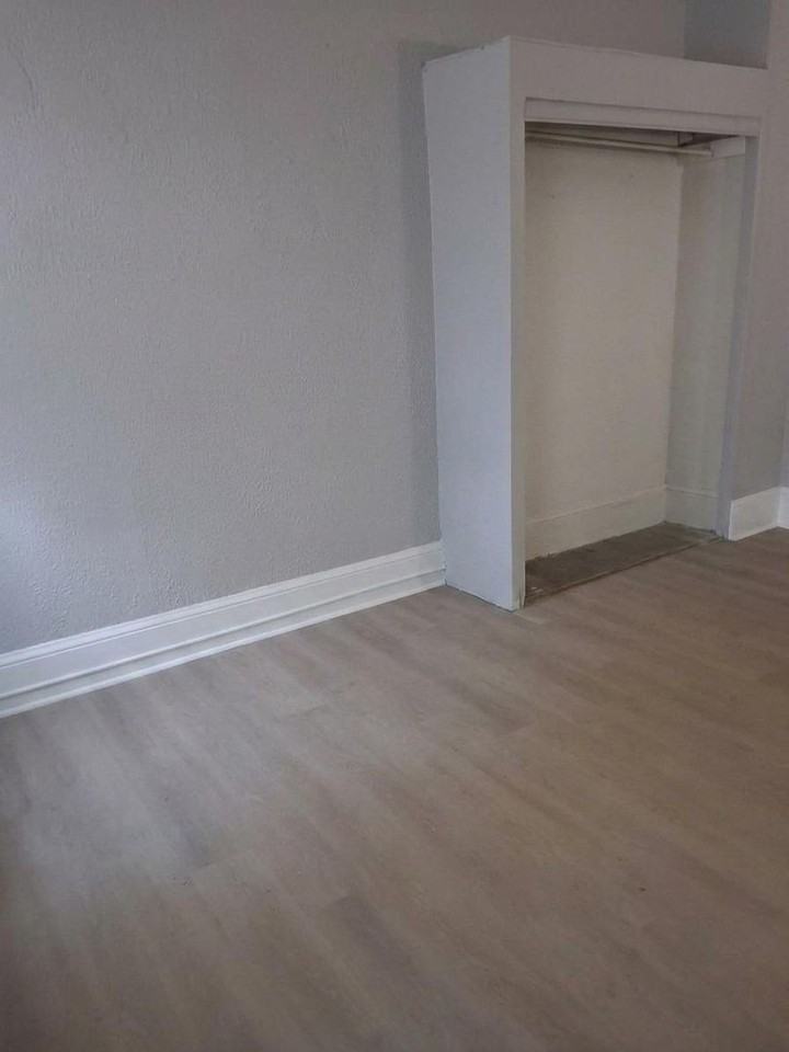 327 Market St - Photo 7 of 8