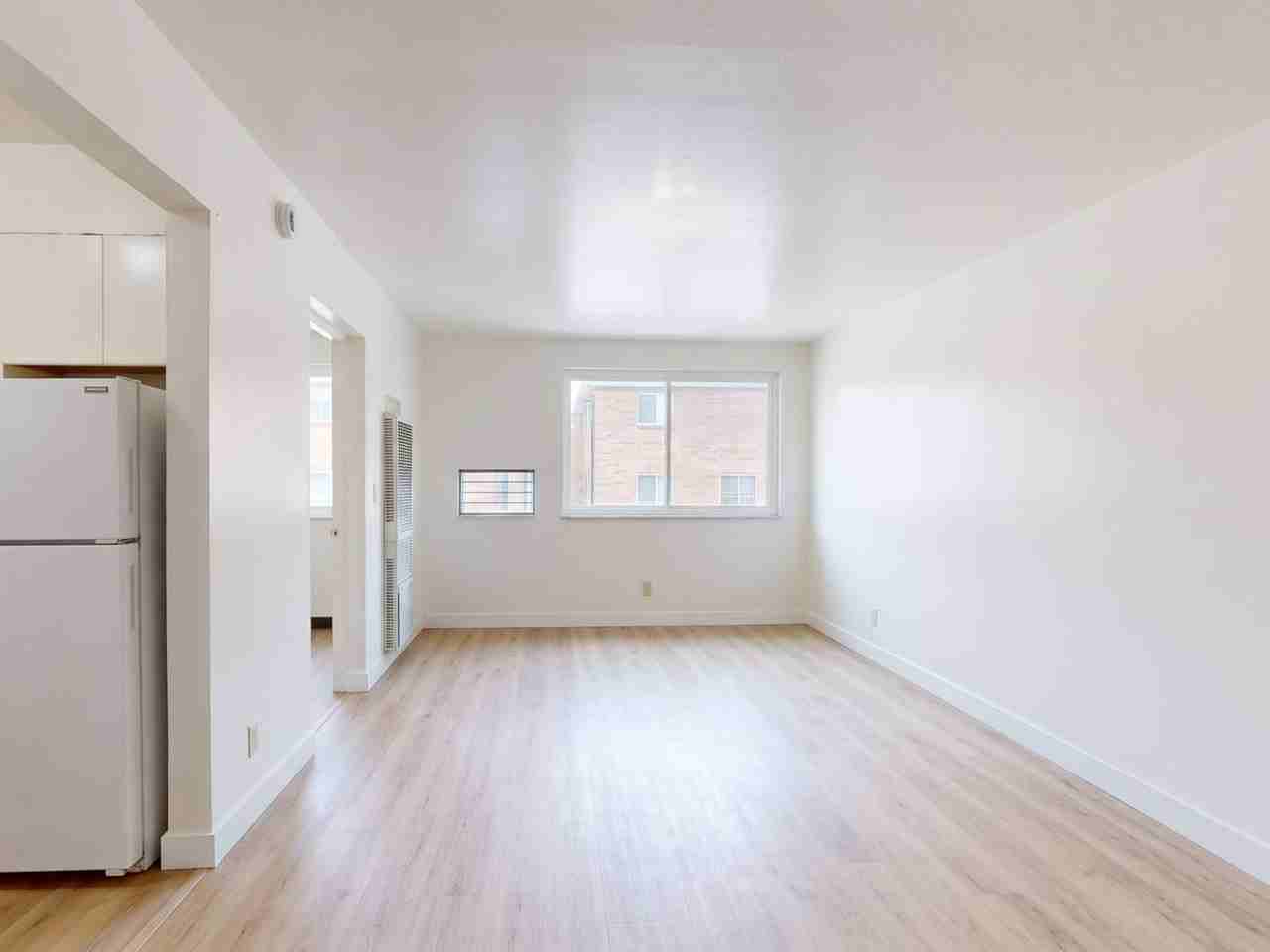 Upgraded Living at Glenn Flats, Wilmington - Photo 2 of 8