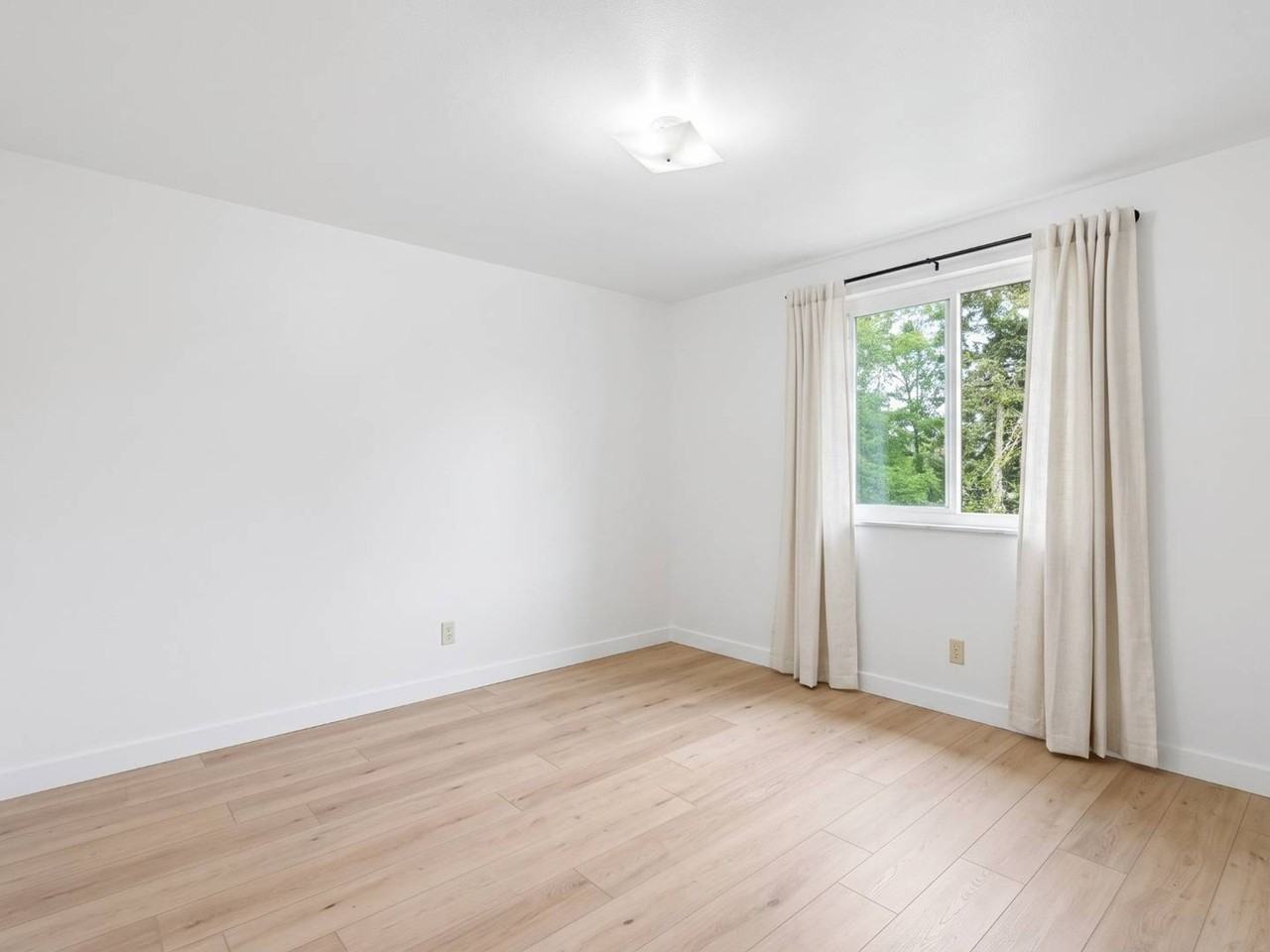 Upgraded Living at Glenn Flats, Wilmington - Photo 6 of 8