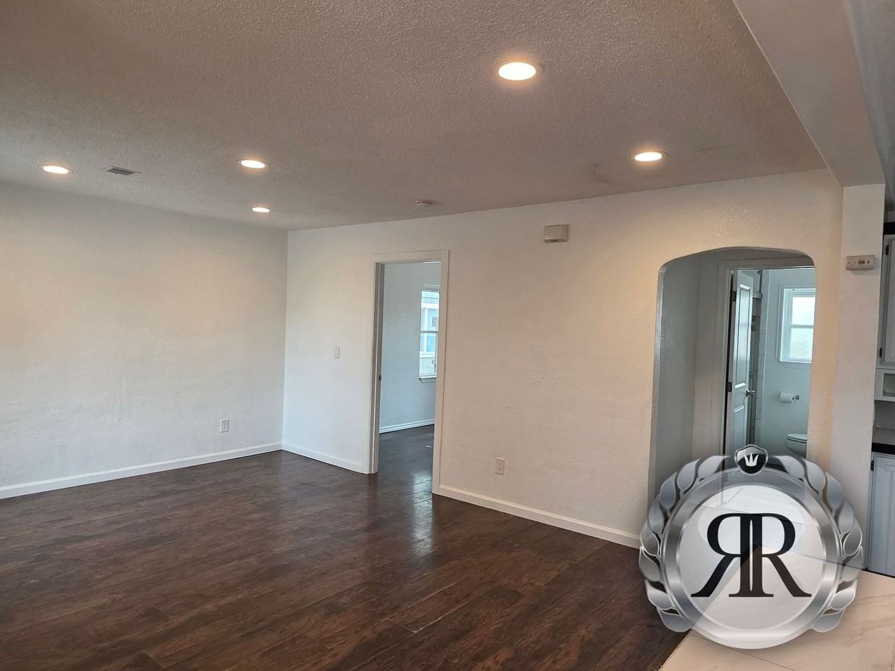 202 S Fair Ave - Photo 4 of 23