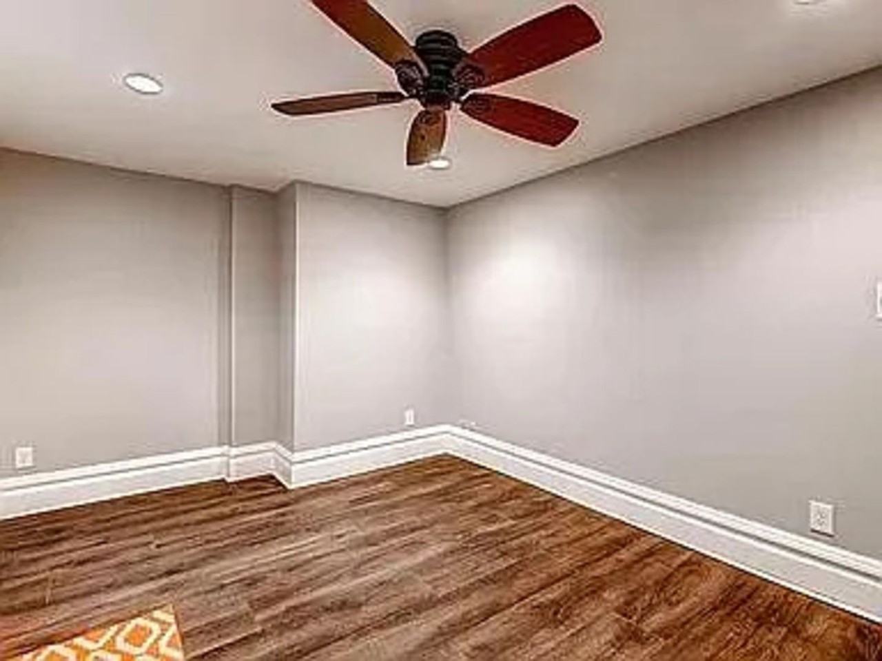 1373 N Franklin St - Photo 3 of 30