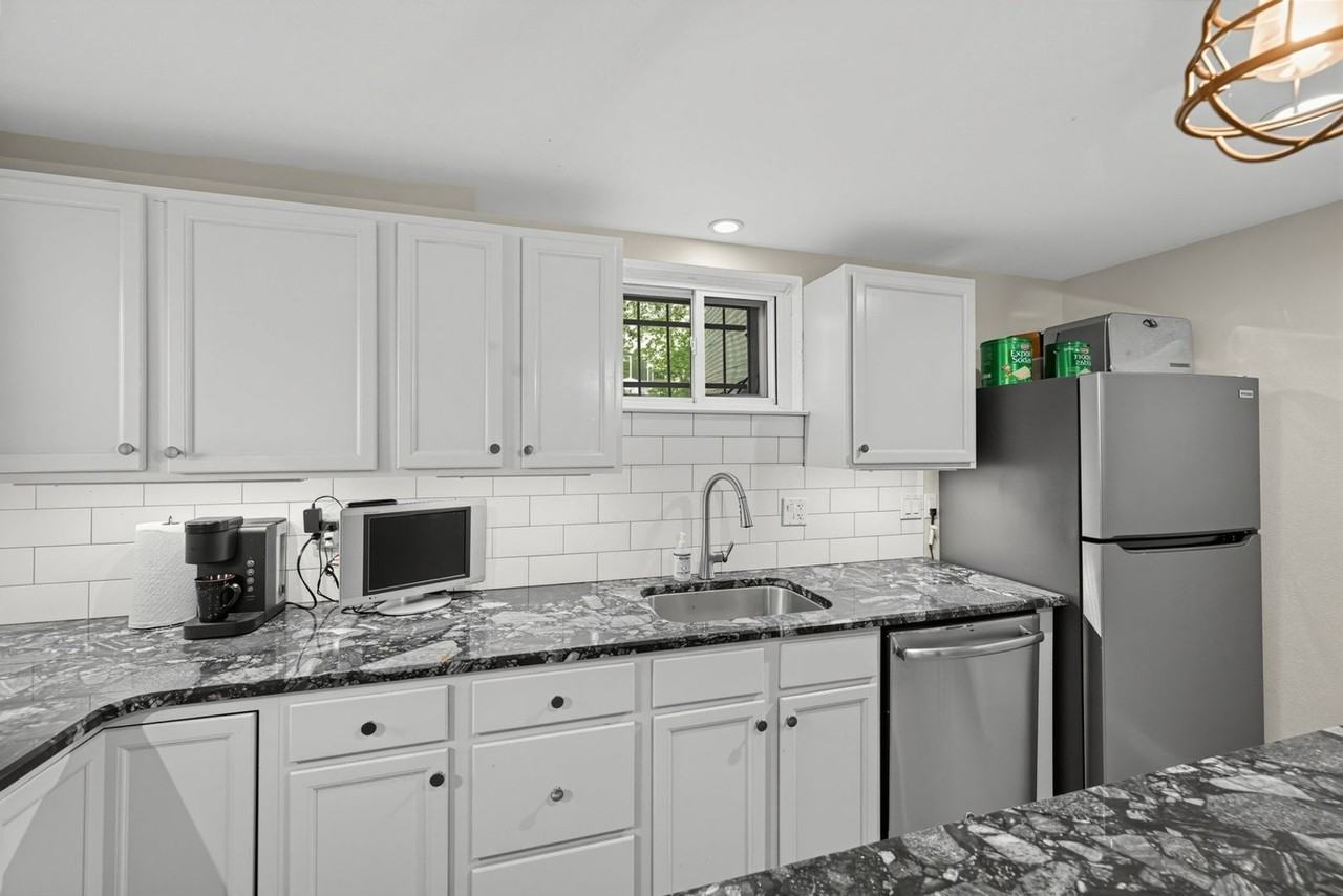 1373 N Franklin St - Photo 2 of 34