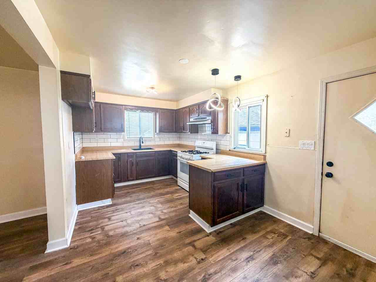 2947 Colorado Ave - Photo 6 of 25