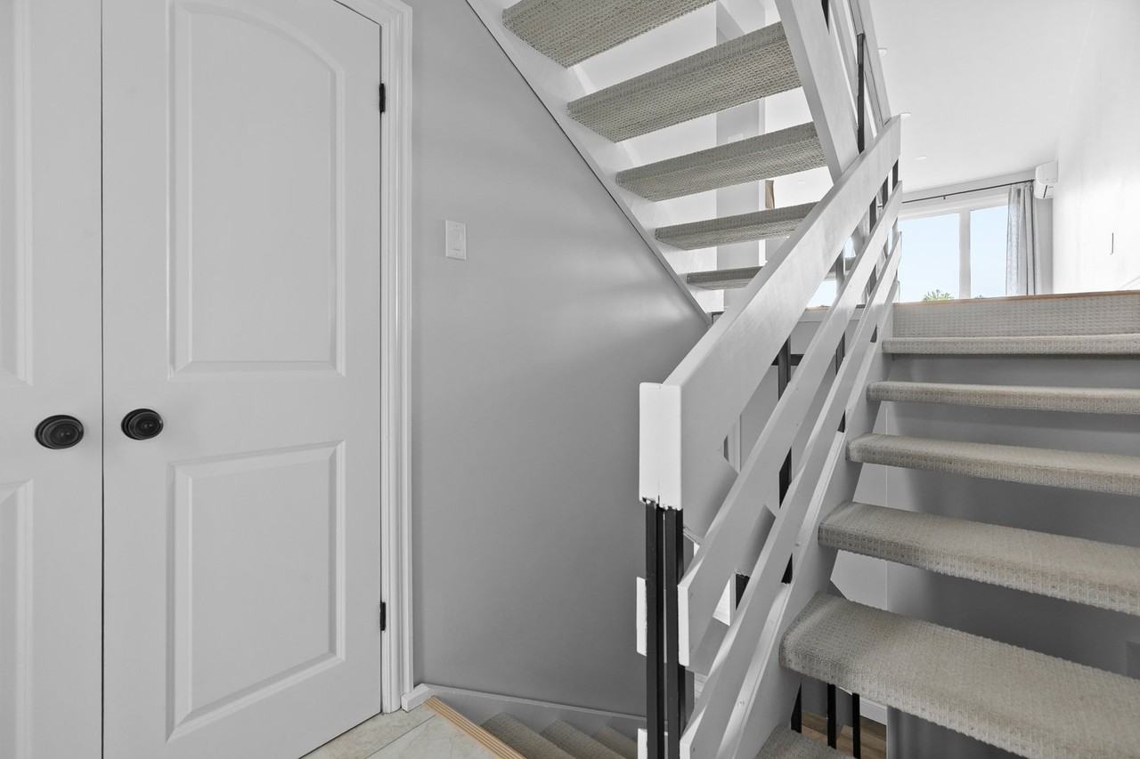 473 Shore Dr - Photo 2 of 20