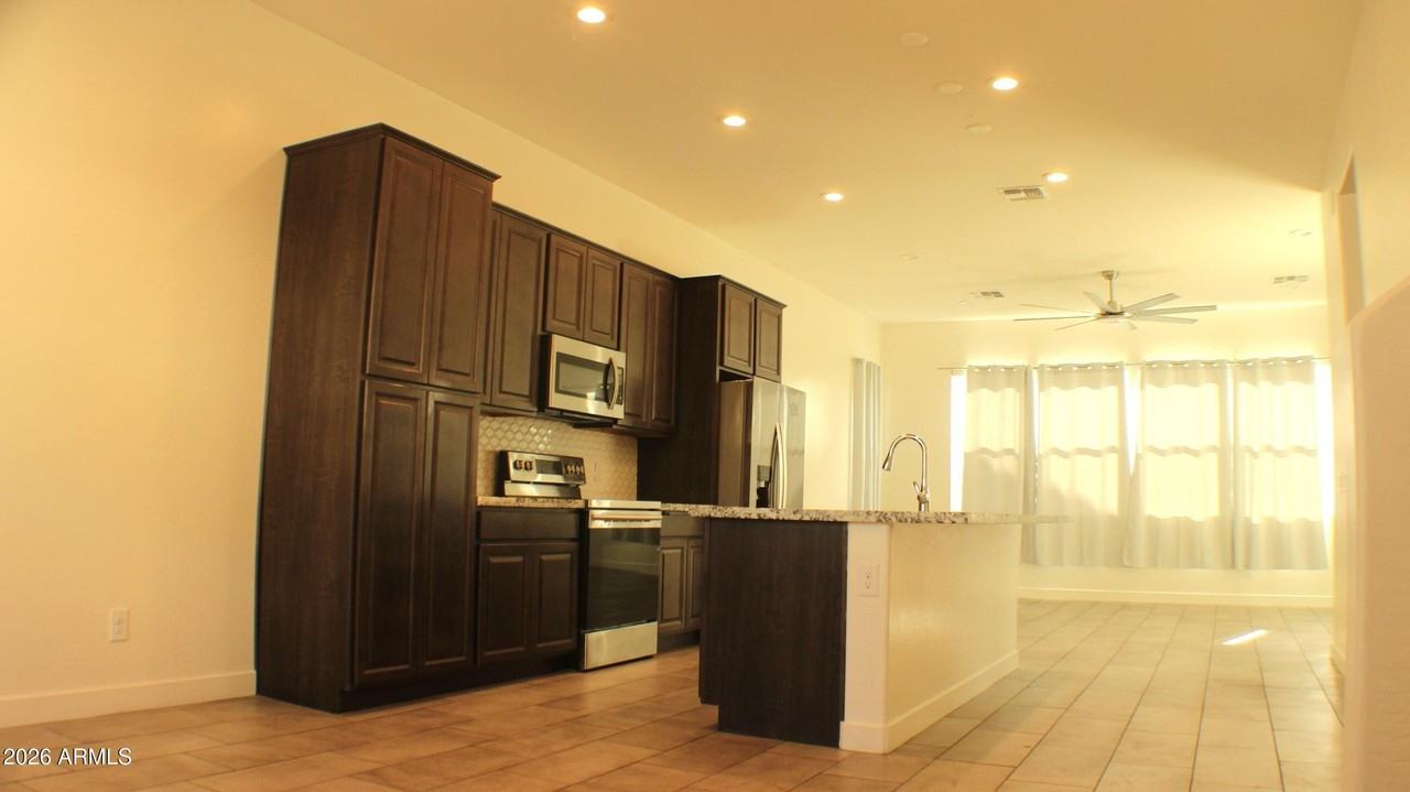 15715 W Melvin St - Photo 2 of 16
