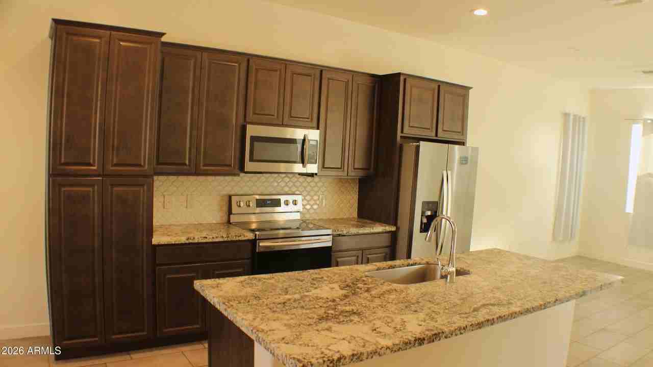 15715 W Melvin St - Photo 3 of 16