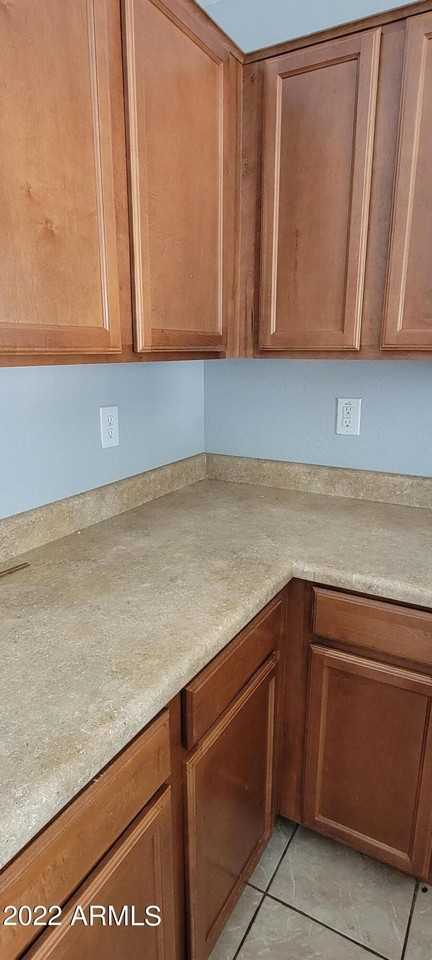 19042 N Toledo Ave - Photo 5 of 9
