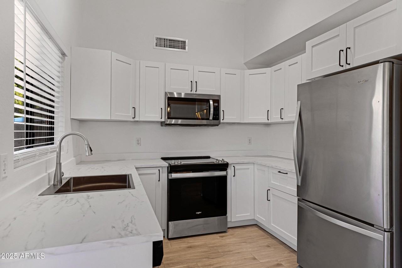 85 S Cypress Ct - Photo 2 of 21