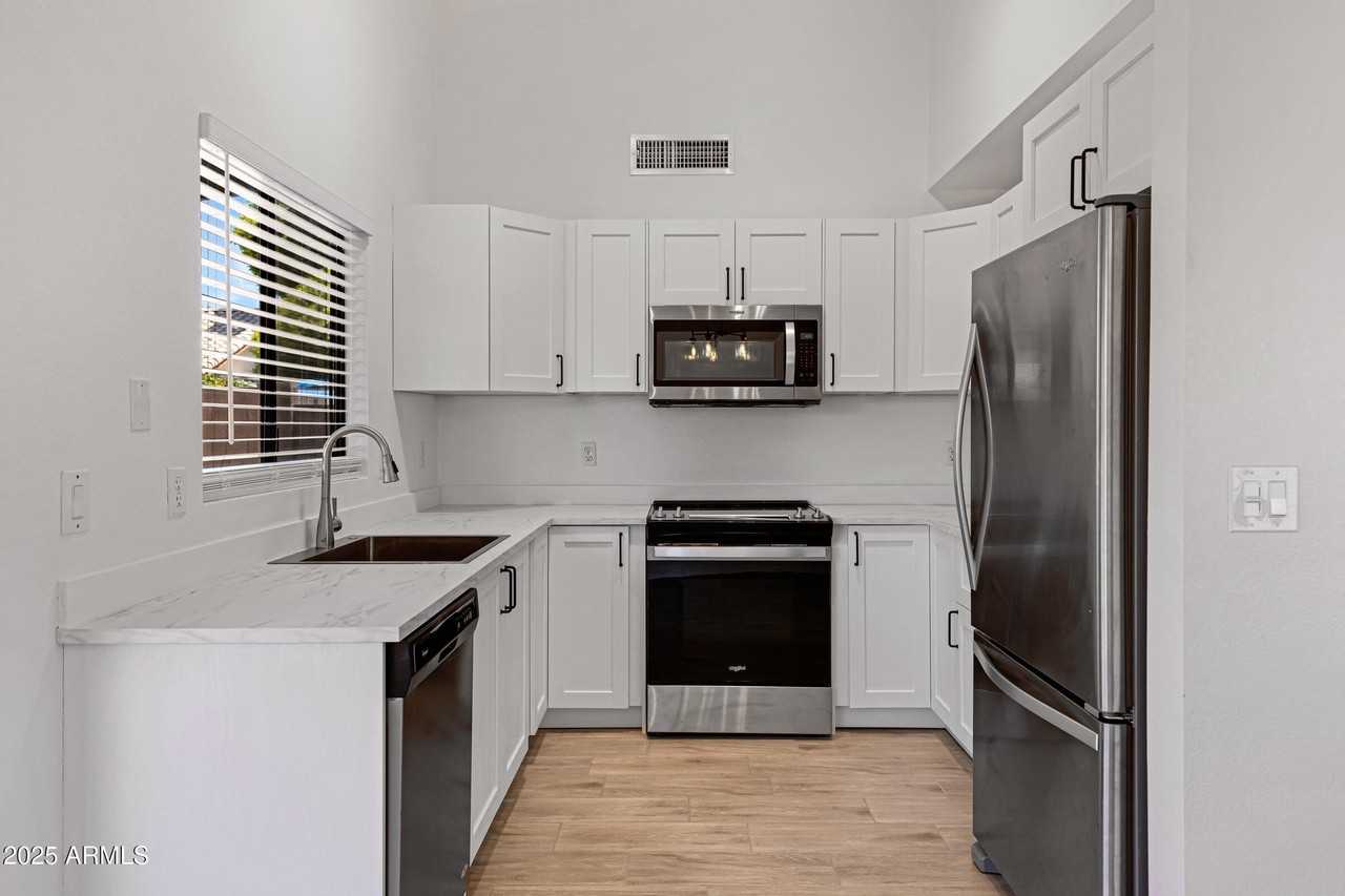 85 S Cypress Ct - Photo 3 of 21