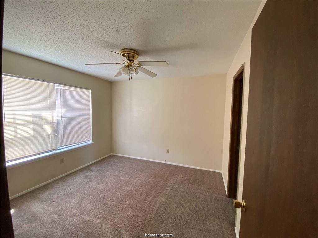 411 Manuel Dr - Photo 5 of 6