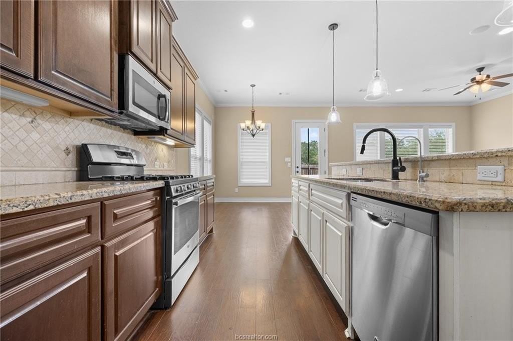 4211 Muncaster Ln - Photo 4 of 29