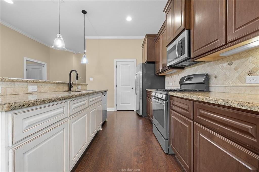 4211 Muncaster Ln - Photo 5 of 29