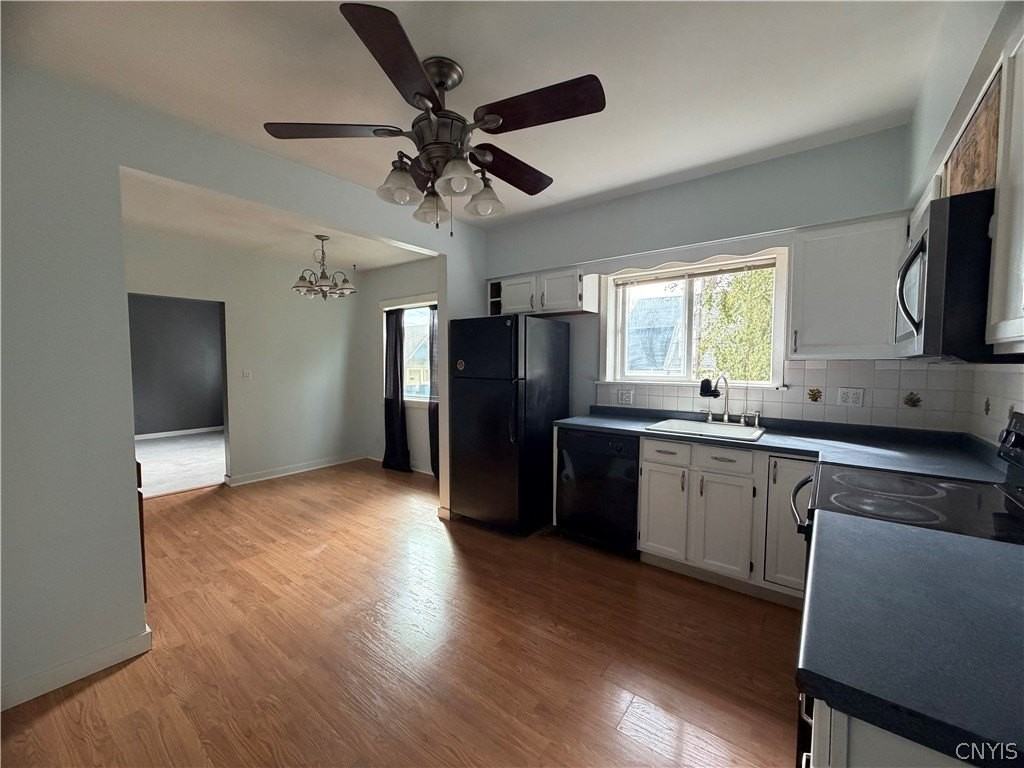 1230 Thorn St - Photo 2 of 10