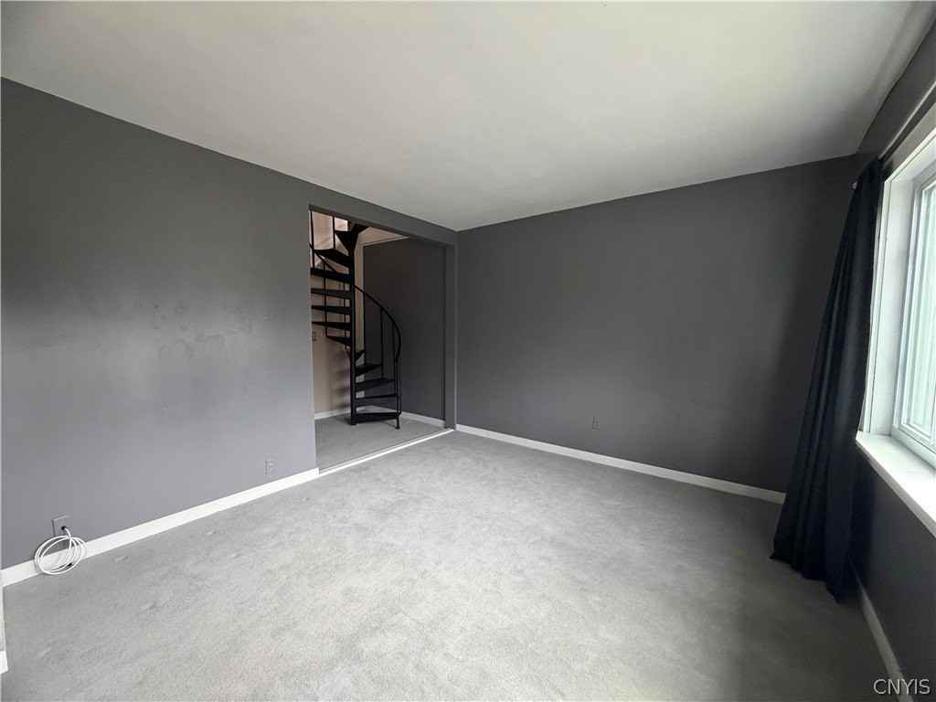 1230 Thorn St - Photo 4 of 10