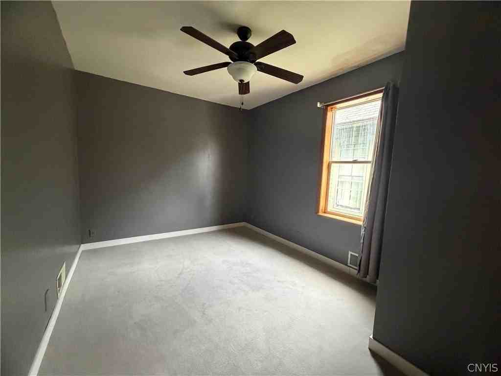 1230 Thorn St - Photo 5 of 10