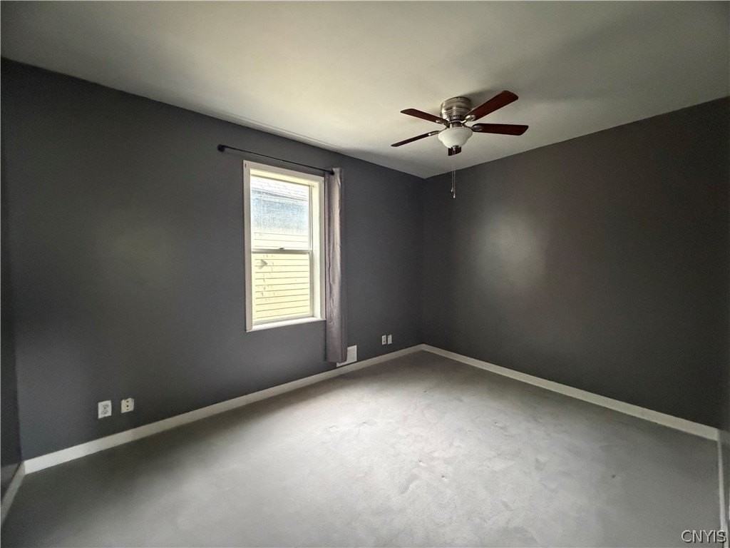 1230 Thorn St - Photo 6 of 10