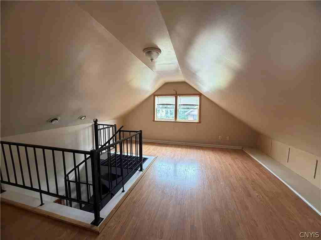 1230 Thorn St - Photo 7 of 10