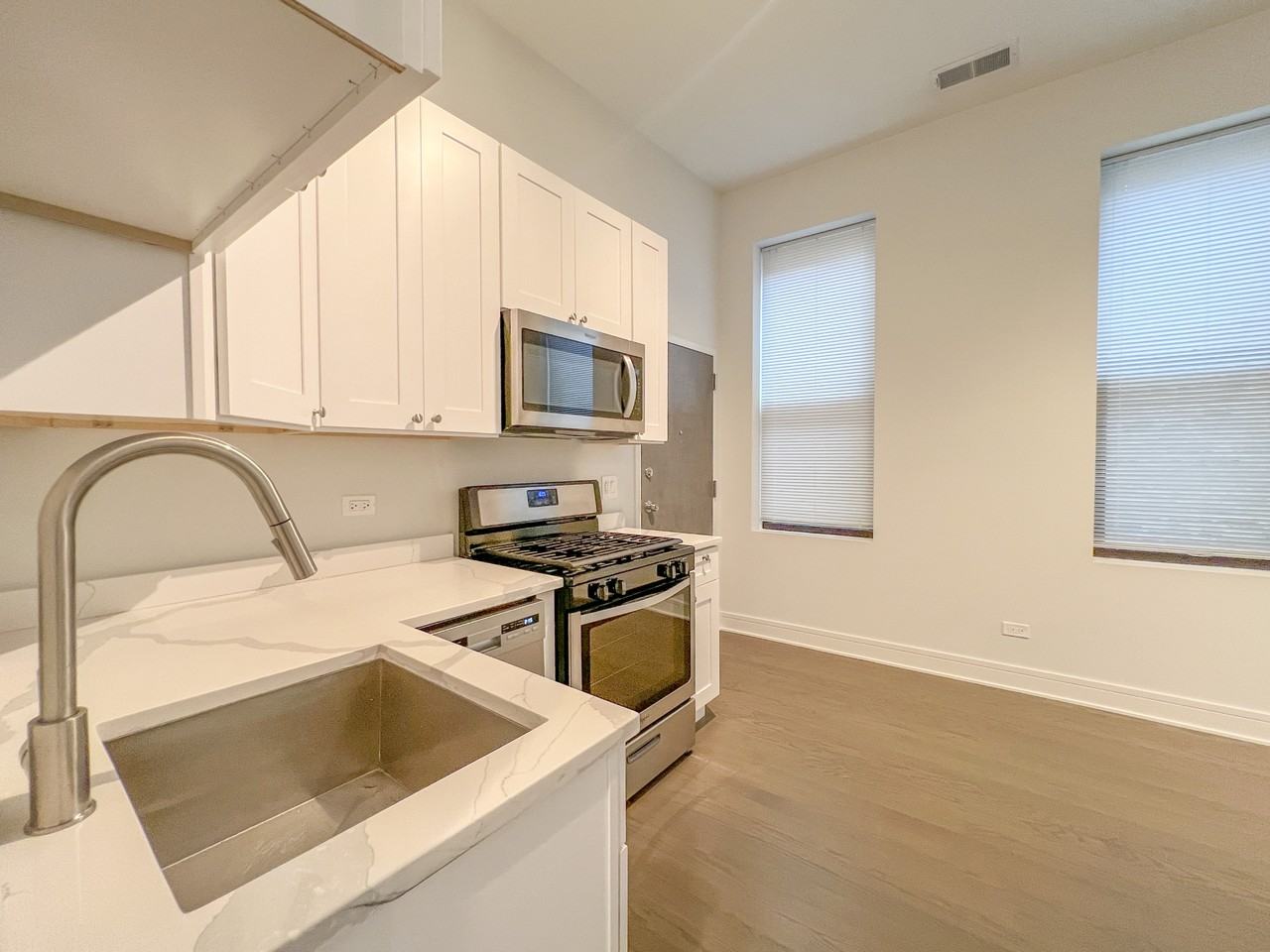 951 W Armitage Ave #2R - Photo 7 of 20