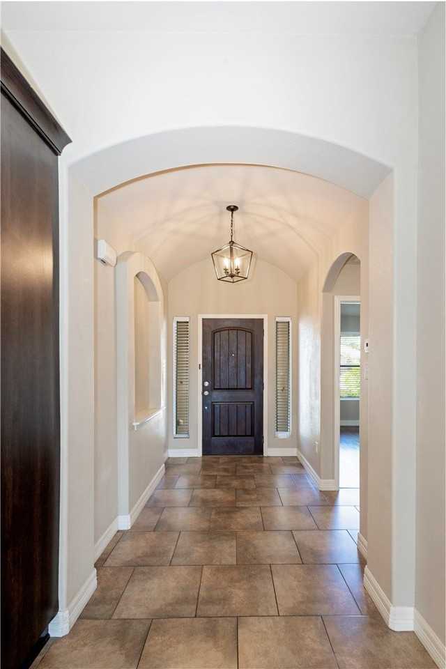 6105 Maximus Dr - Photo 3 of 35