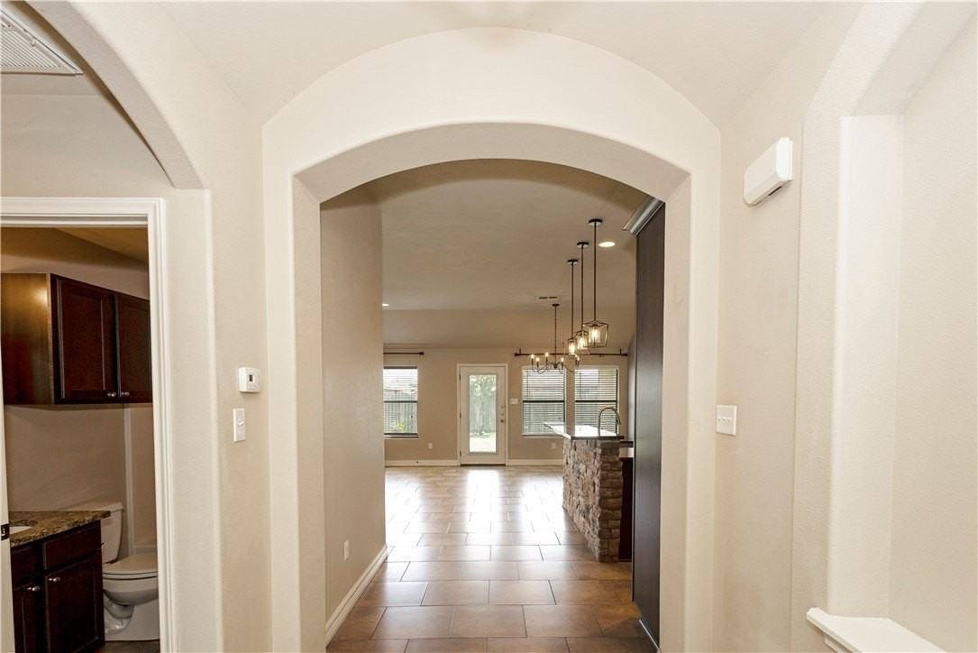 6105 Maximus Dr - Photo 4 of 35