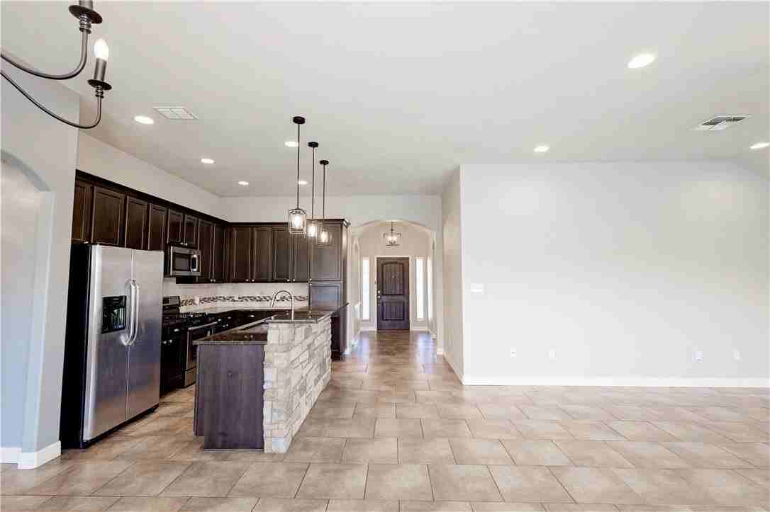 6105 Maximus Dr - Photo 5 of 35