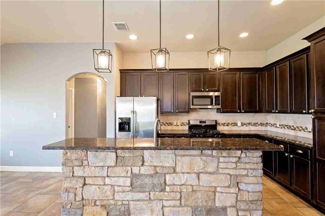 6105 Maximus Dr - Photo 6 of 35