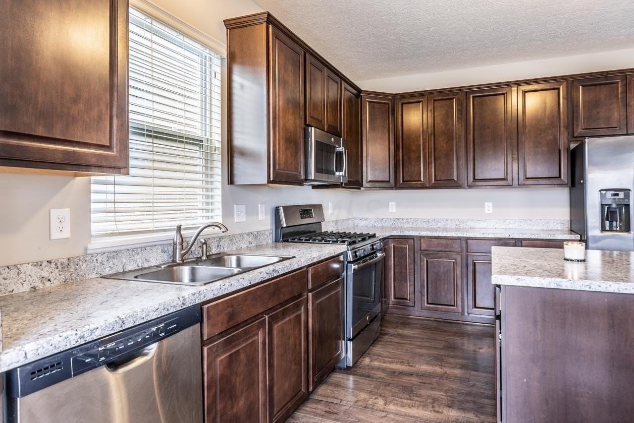 6146 Dajana Dr - Photo 5 of 25