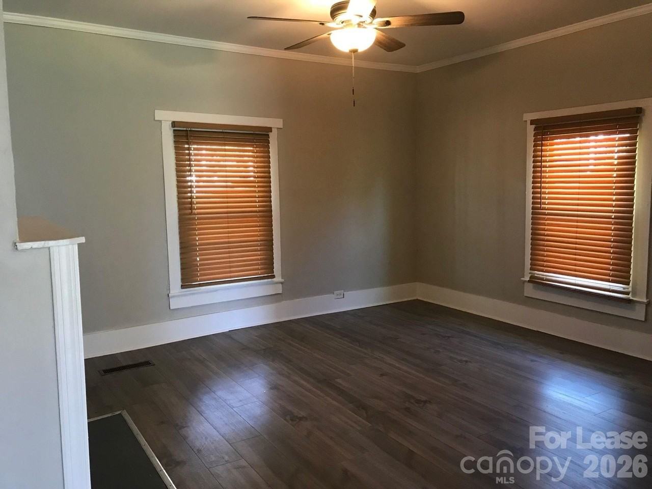 213 W King St - Photo 2 of 5