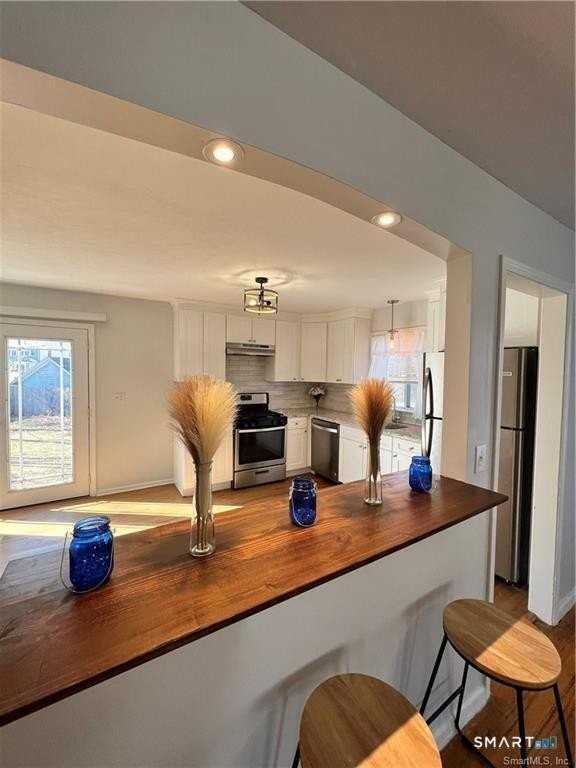 1081 Brooklawn Ave - Photo 2 of 25