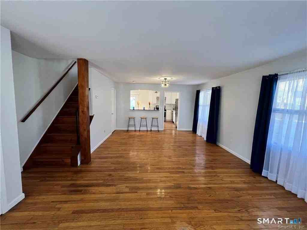 1081 Brooklawn Ave - Photo 3 of 25