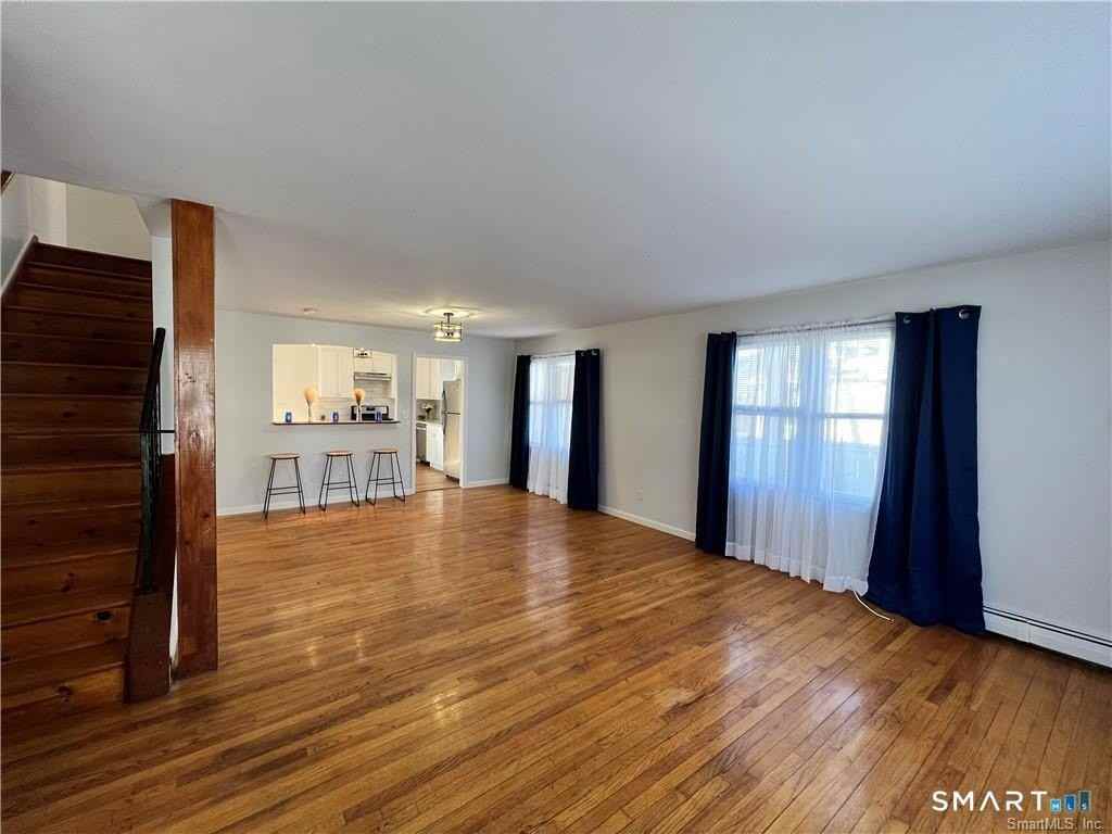 1081 Brooklawn Ave - Photo 5 of 25