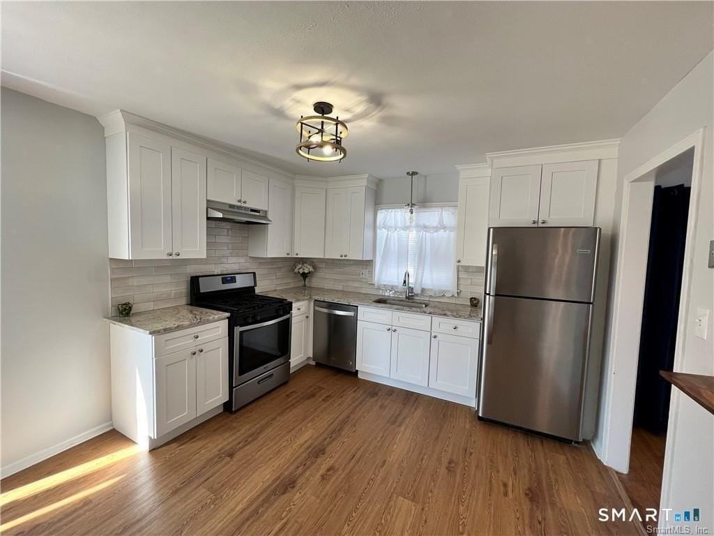 1081 Brooklawn Ave - Photo 7 of 25