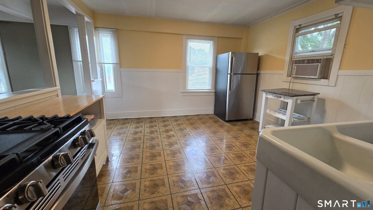 34 Grassy Plain St #3 - Photo 4 of 13