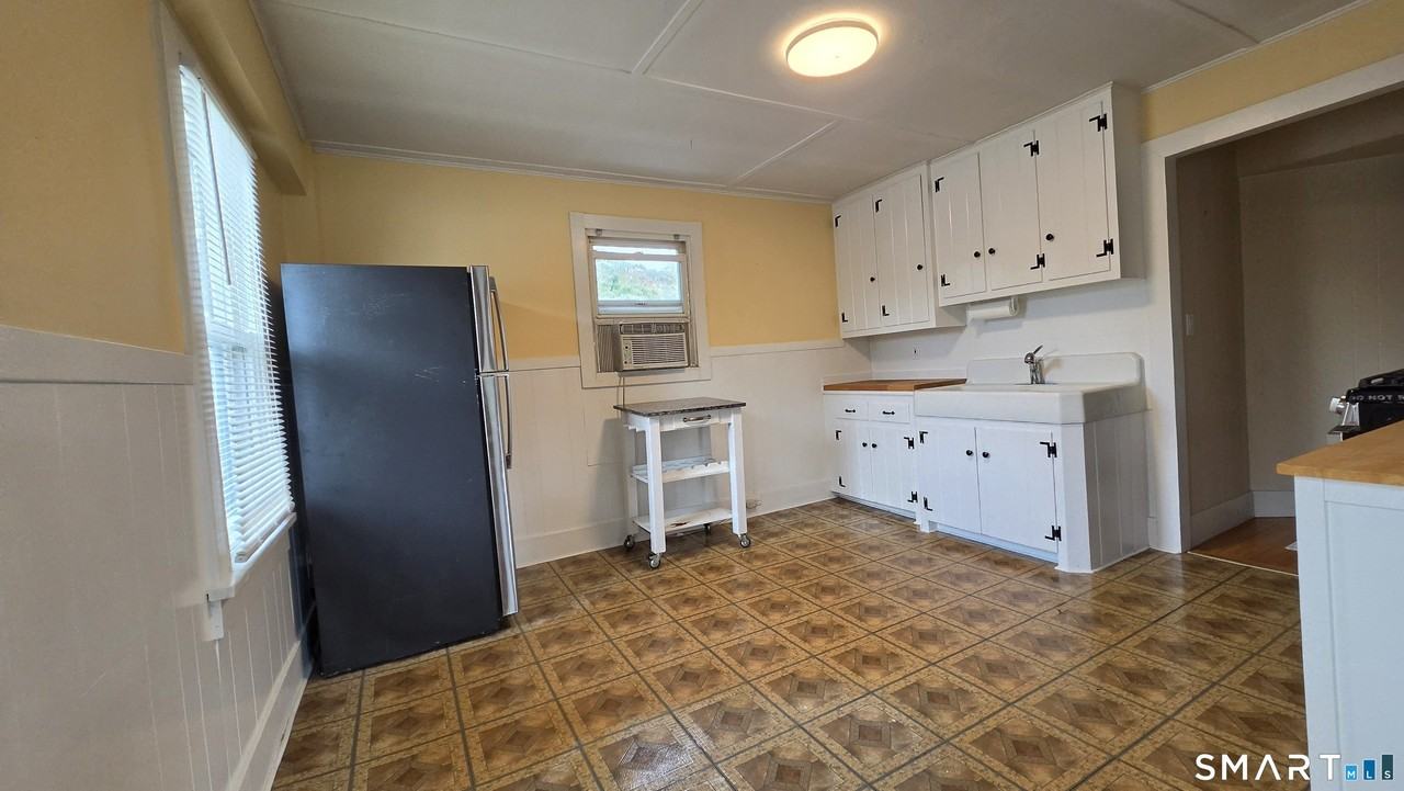 34 Grassy Plain St #3 - Photo 5 of 13