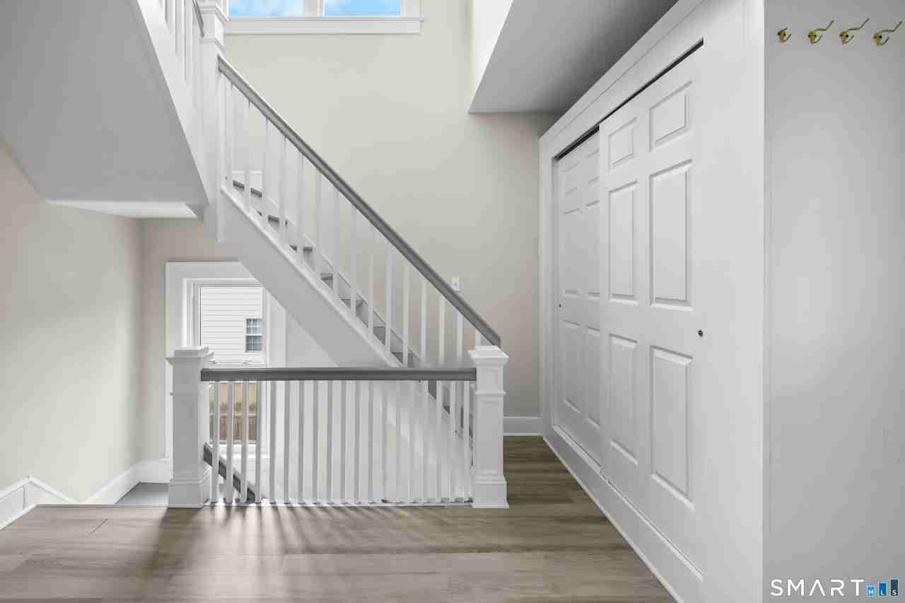 19 Maple Ave N - Photo 3 of 25