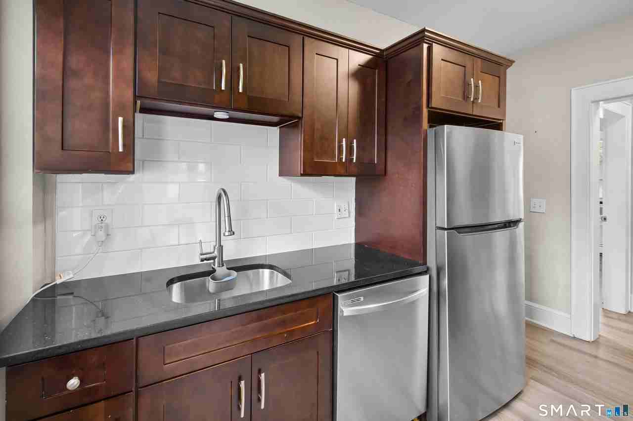 19 Maple Ave N - Photo 5 of 25
