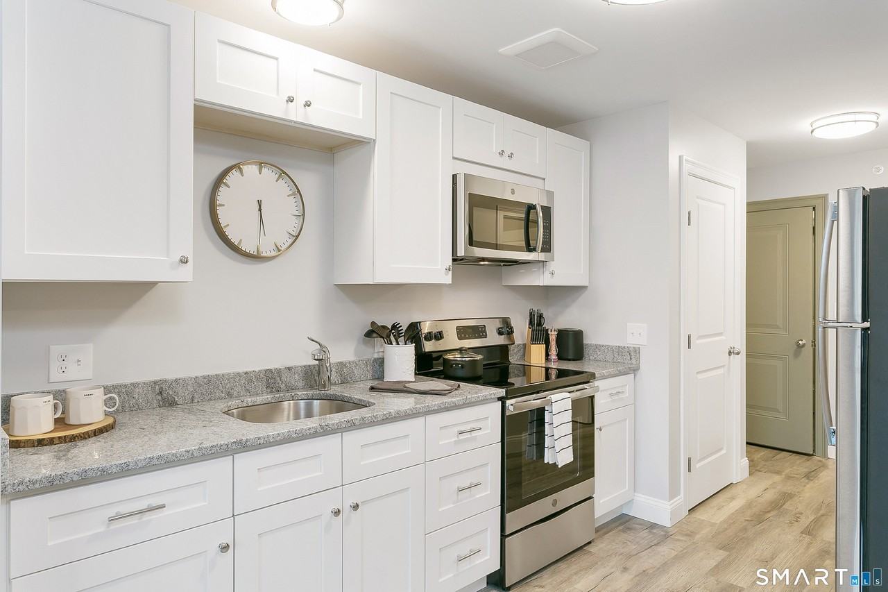 1645 Black Rock Tpke #304