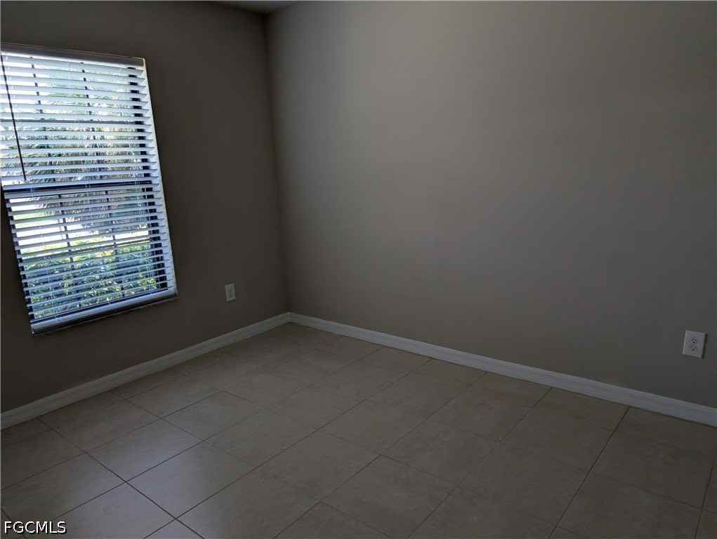 4720 Se 4th Pl - Photo 7 of 10