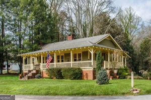 featured image of 493 Valley St