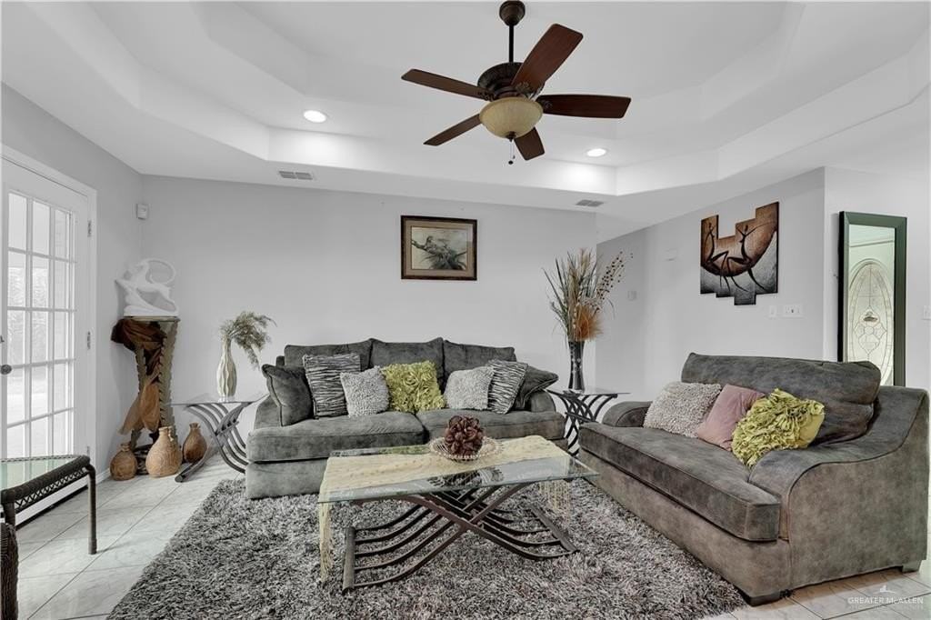 4608 W Ivy Ave - Photo 4 of 20