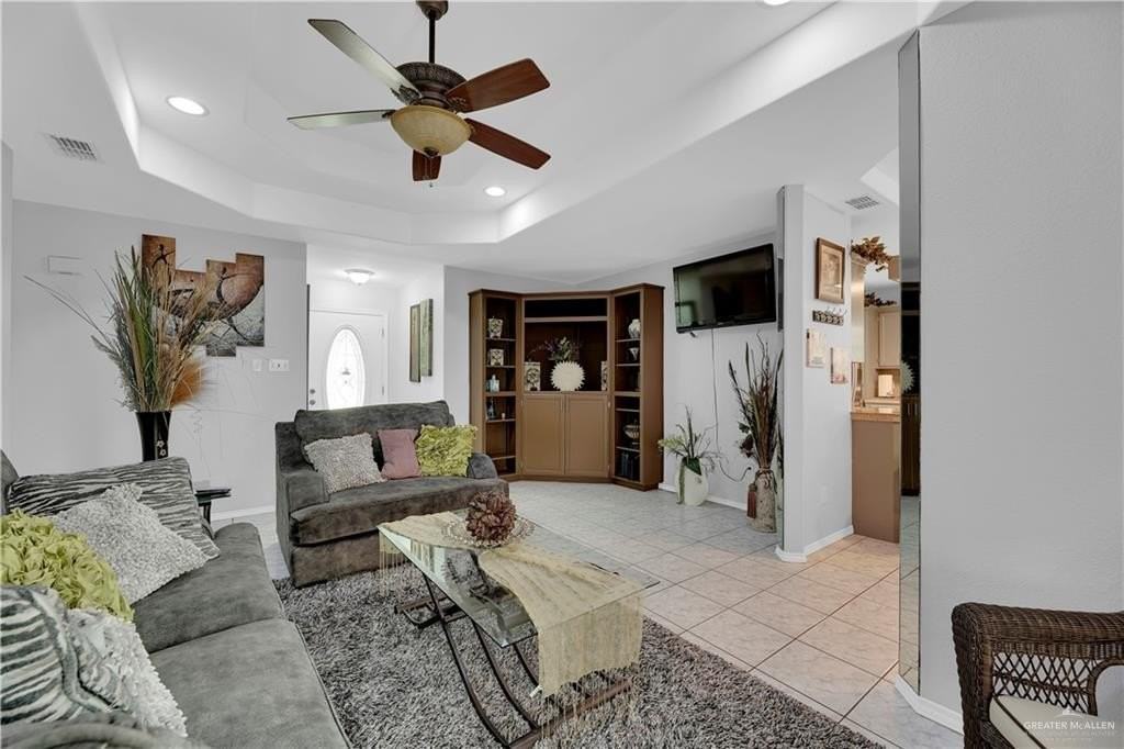 4608 W Ivy Ave - Photo 5 of 20