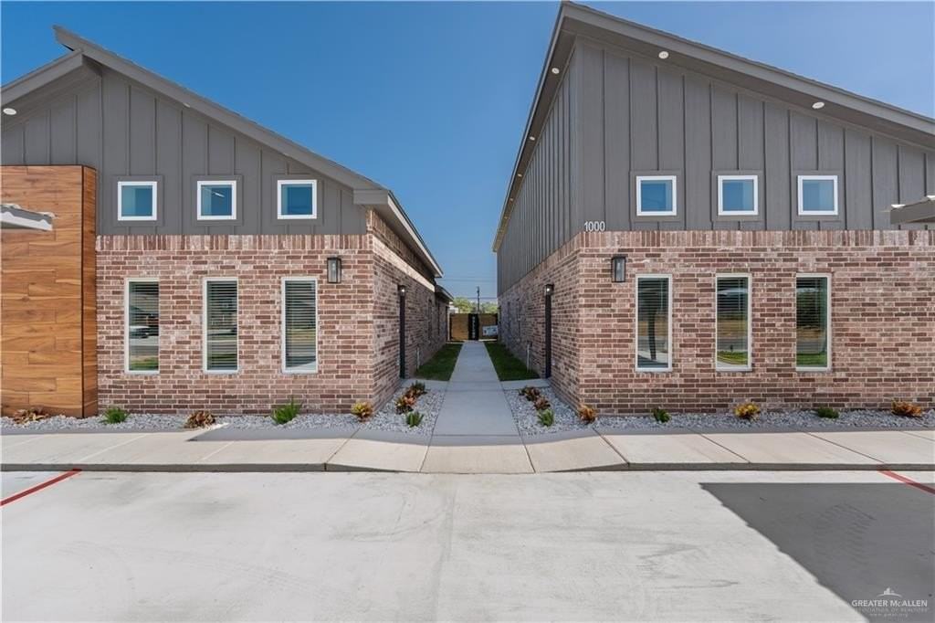 1000 W 8th St #3 - Photo 2 of 15