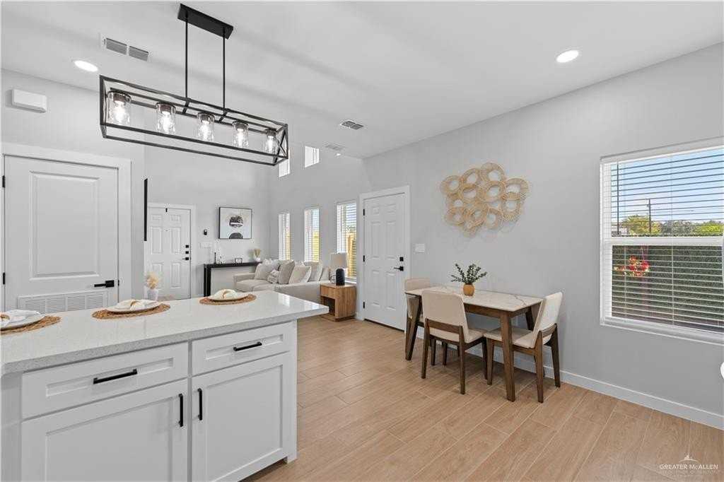 1000 W 8th St #3 - Photo 5 of 15