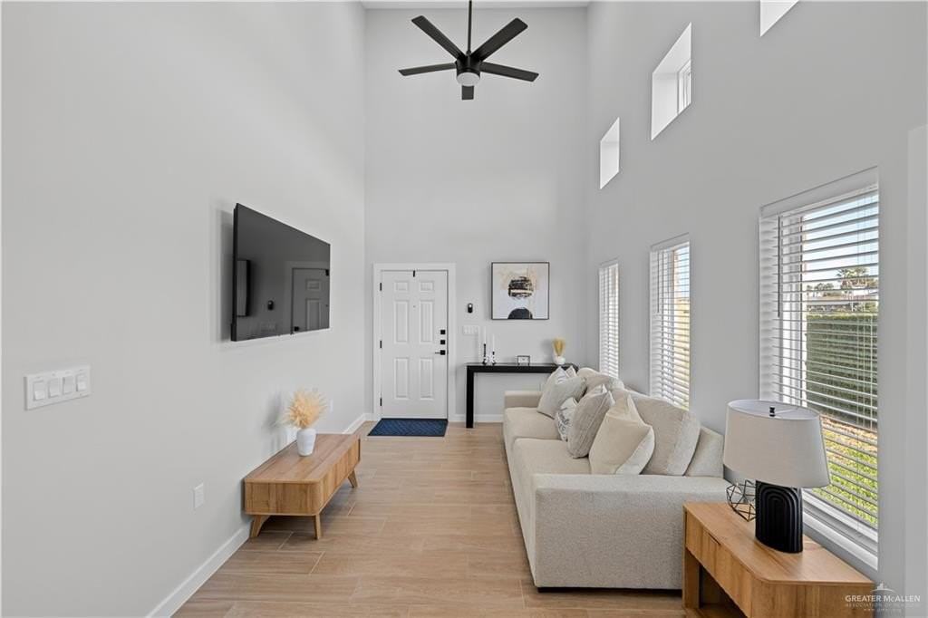 1000 W 8th St #3 - Photo 7 of 15