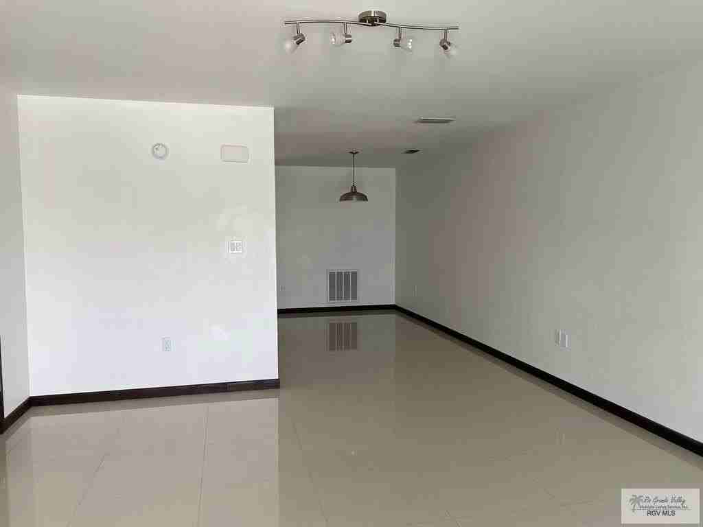 2550 Weslaco Rd #L2 - Photo 2 of 11