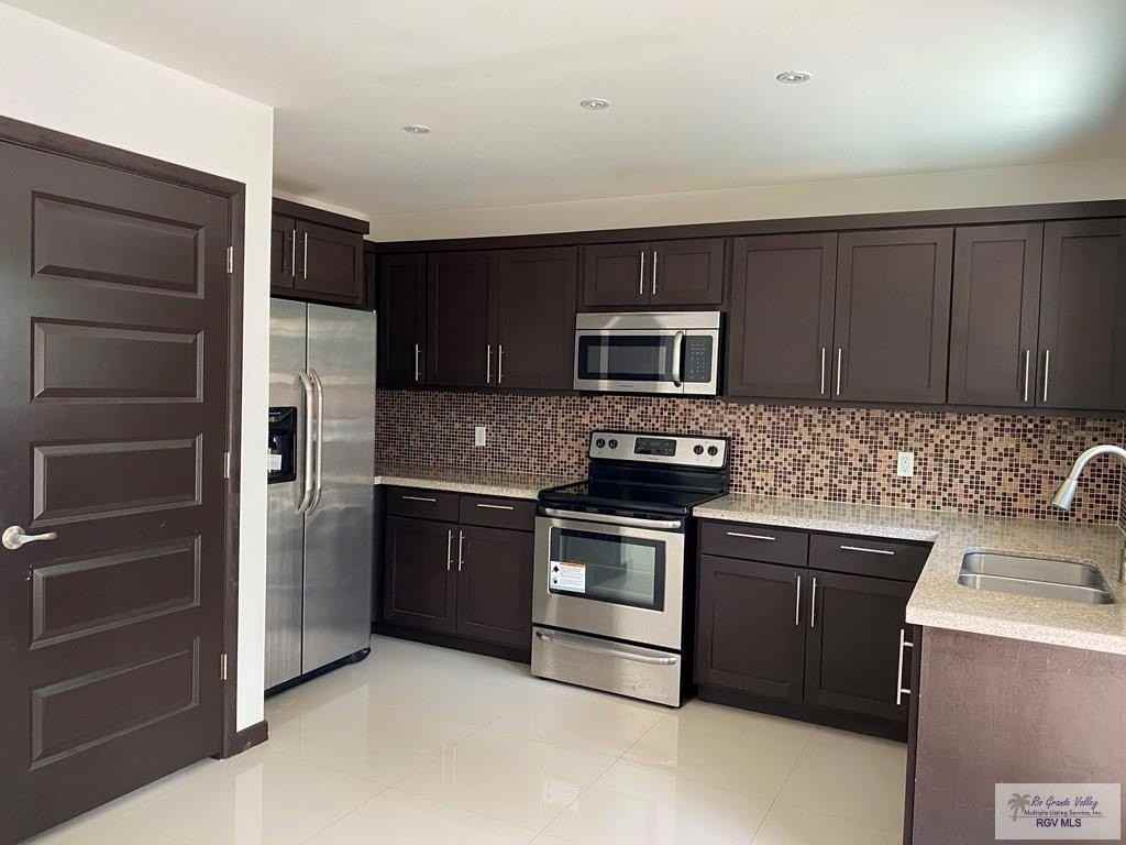 2550 Weslaco Rd #L2 - Photo 3 of 11