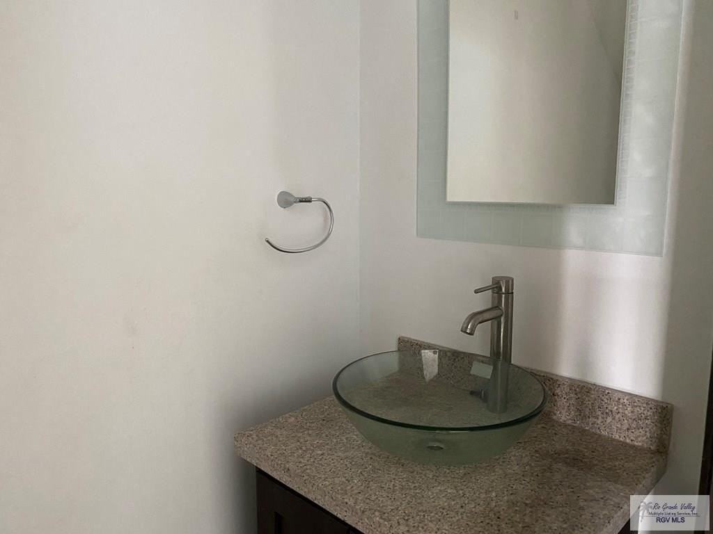 2550 Weslaco Rd #L2 - Photo 6 of 11